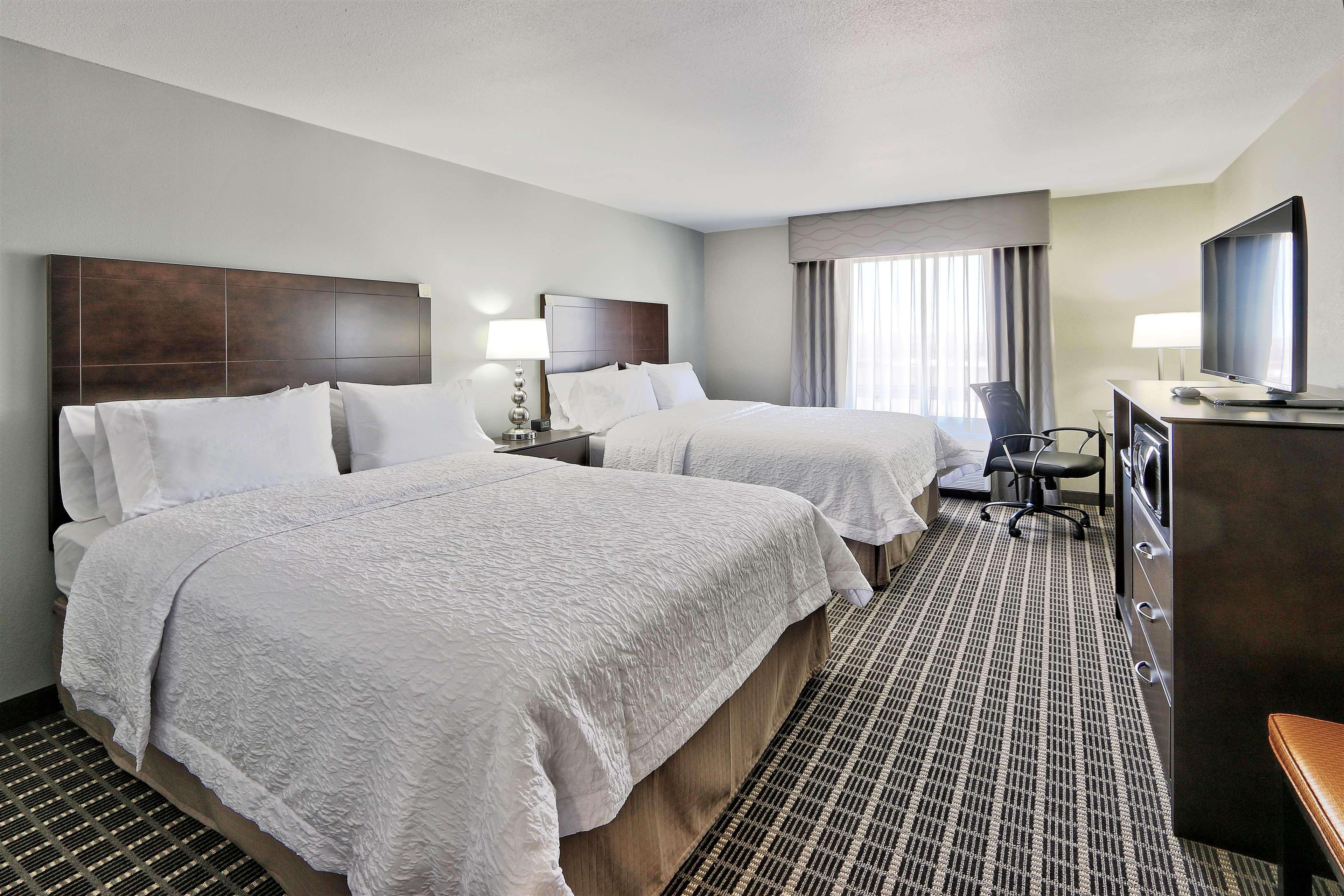 Hotel Hampton & Airport 3*