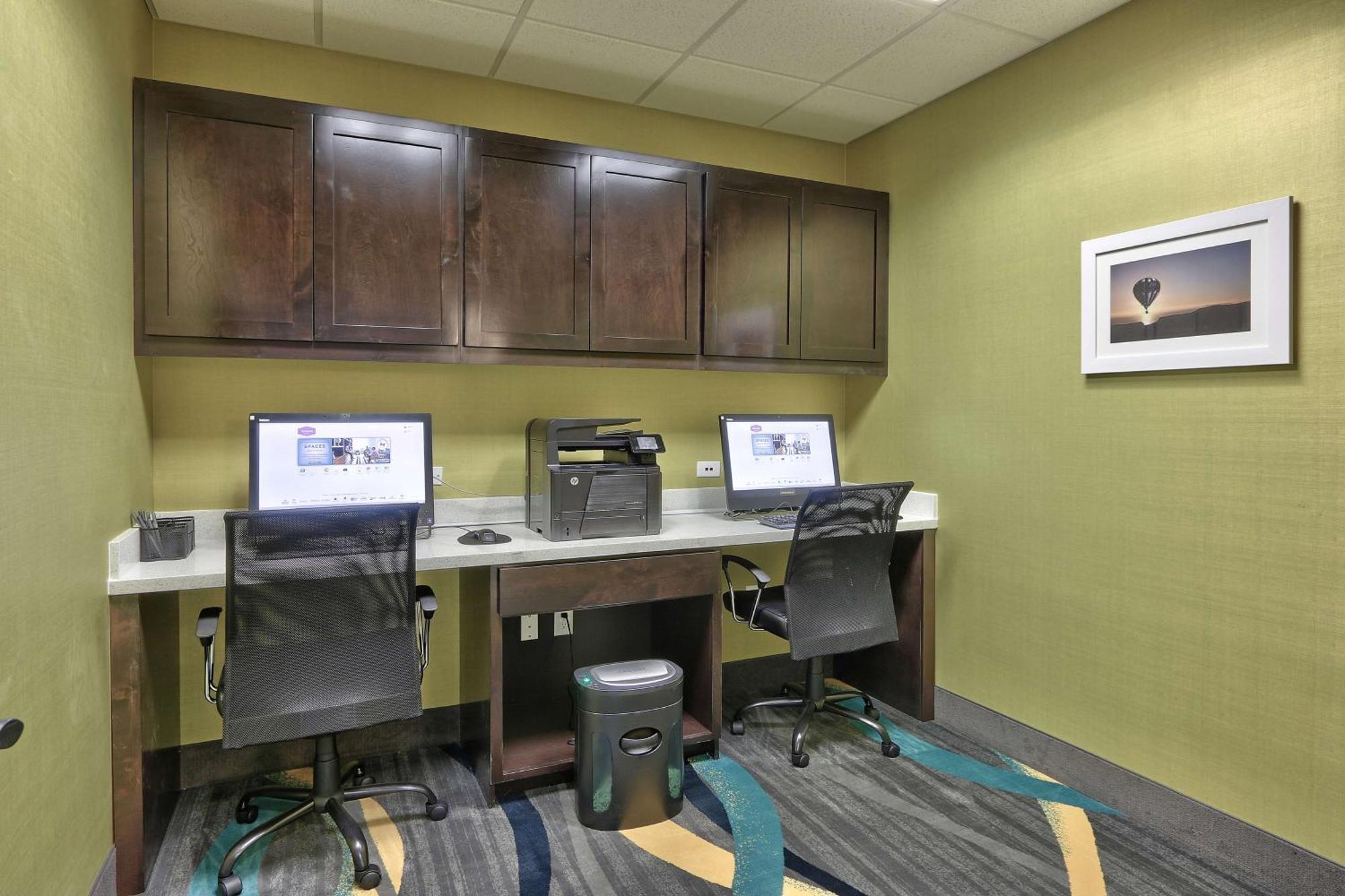 Hotel Hampton & Airport
