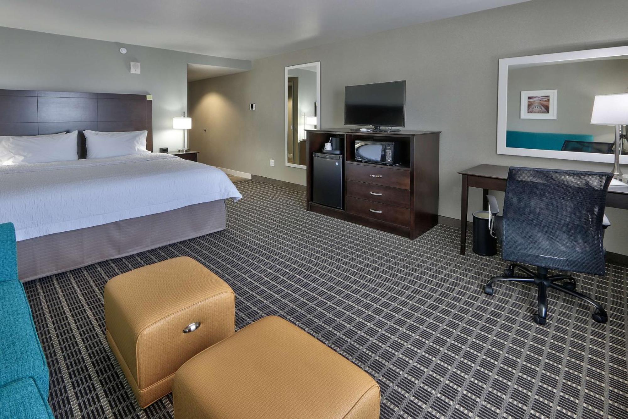 Hampton & Airport Hotel